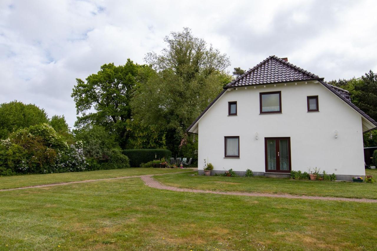 Urlaubs-Appartement Am Dorfrand Wieck Exterior foto