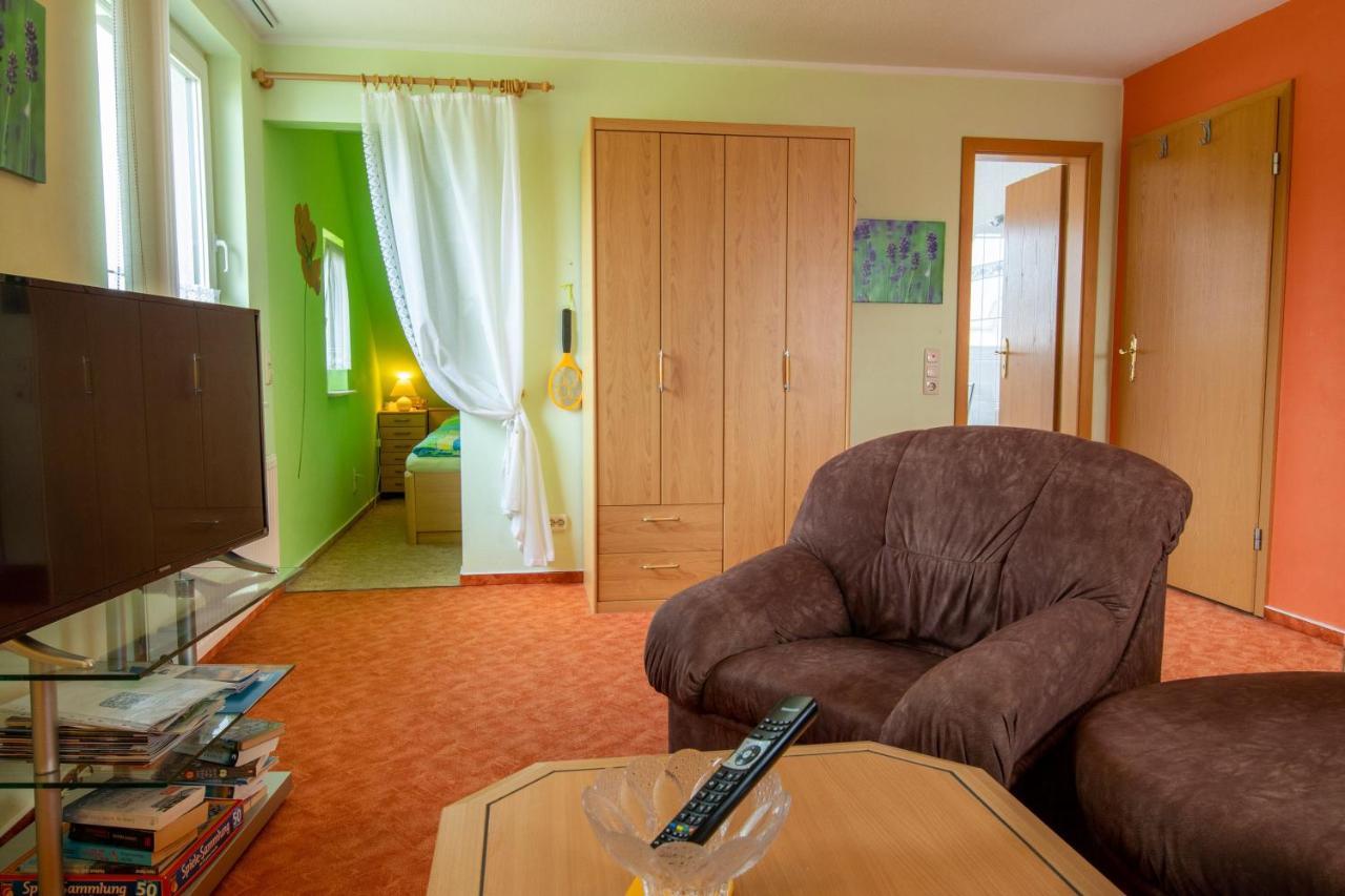 Urlaubs-Appartement Am Dorfrand Wieck Exterior foto